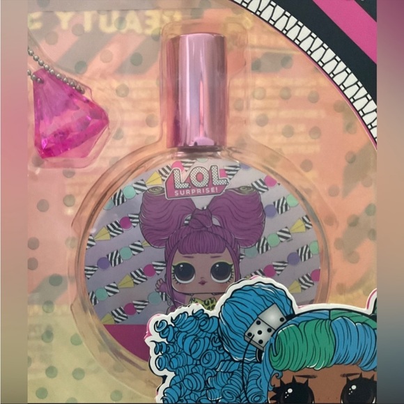 LOL Surprise Beauty Set Bubble Gum Fragrance/Surprise Flavour Glitter Lip Gloss - Picture 5 of 12